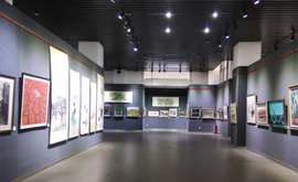 參觀昆明市博物館環(huán)保書畫展，為搭建教育基地學(xué)習(xí)、取經(jīng)